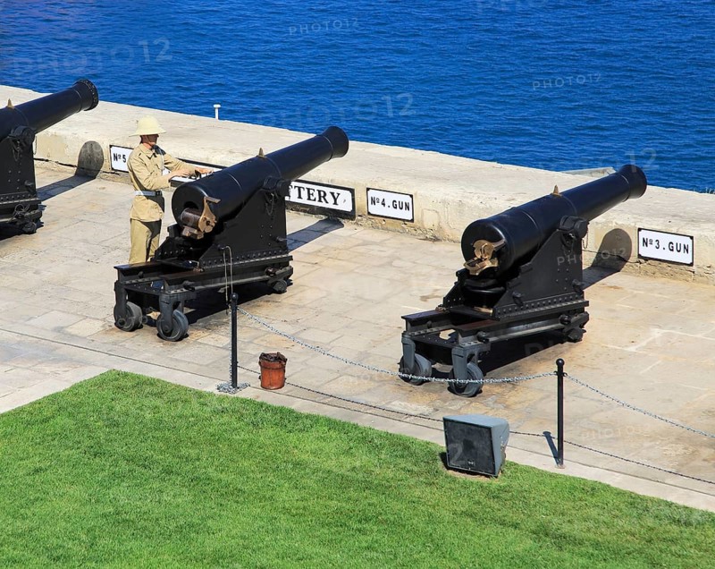 Saluting Battery guns, Upper Barrakka Gardens, Valletta, Malta, Europe