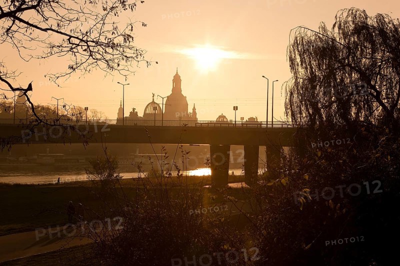 In the early hours of the morning, a section of the Carola Bridge collapsed for unknown reasons. Over a length of around 100 metres, the section on which the trams normally run collapsed into the Elbe. Image of the intact bridge from 2011, Carola Bridge in Dresden, Dresden, Saxony, Germany, Europe
