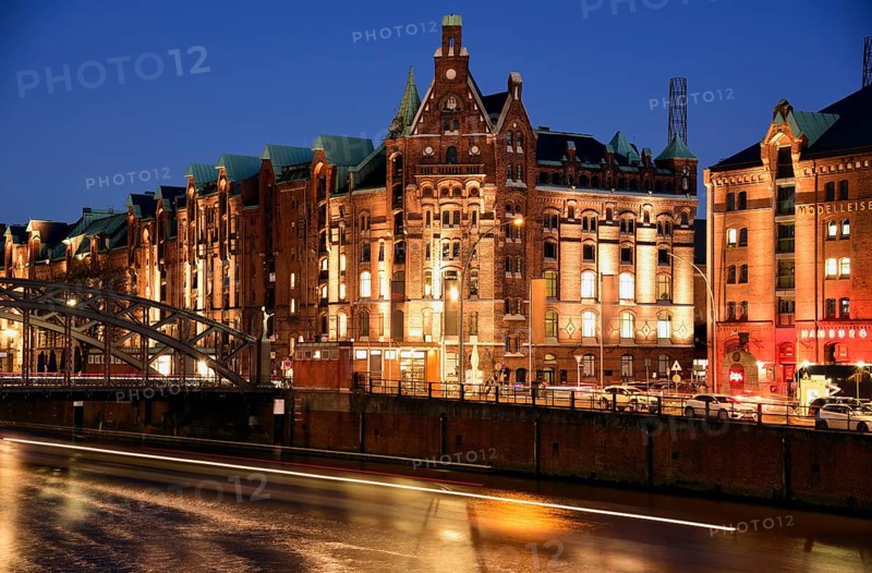 Europe, Germany, Hamburg, historic warehouse district, view from the customs canal to the former brick warehouses, night, Hamburg, Hamburg, Federal Republic of Germany, Europe