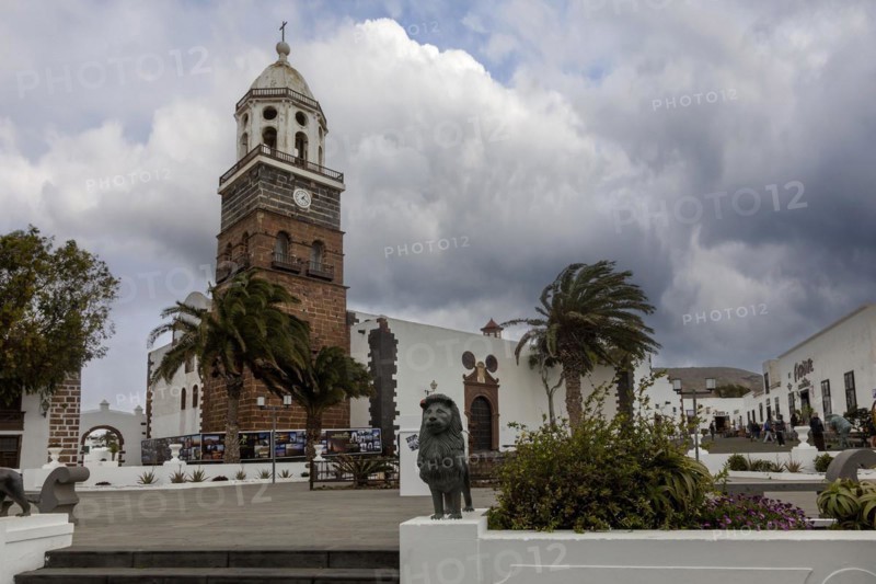 Plaza de la Constitucion with church Iglesia de Nuestra Senora de Guadalupe, Teguise, Lanzarote, Canary Islands, Spain, Europe