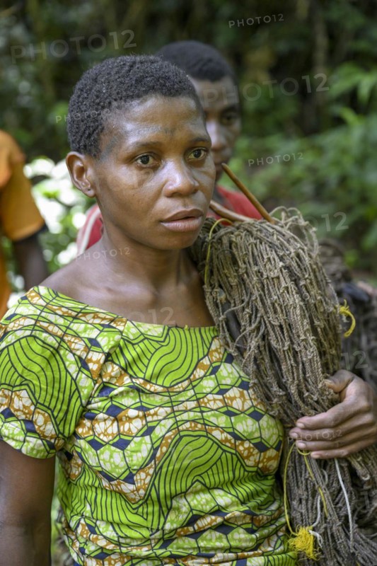 Pygmy woman of the Baka or BaAka people with her hunting net, Dzanga-Sangha Special Dense Forest Reserve, Sangha-Mbaéré Prefecture, Central African Republic, Africa