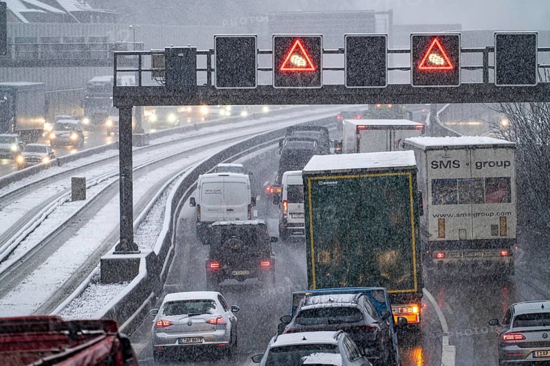 Winter weather, heavy snowfall, traffic jam on the A40 motorway in Essen, North Rhine-Westphalia, Germany, Europe