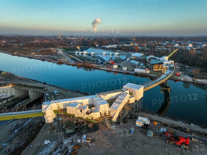 Castrop-Rauxel, North Rhine-Westphalia, Germany, new construction of a bridge -jump over the Emscher-, a pedestrian and cycle bridge over the Emscher and the Rhine-Herne Canal. EMSCHERLAND construction project, a 37-hectare water and nature adventure park at the water crossroads of the Rhine-Herne Canal and the renaturalised Emscher on the border between Recklinghausen and Castrop-Rauxel. EMSCHERLAND will also be a garden of the future for the International Garden Exhibition 2027. Before the renaturalisation, the Emscher river system was an open, above-ground wastewater channel, mixed water channel with surface water and wastewater, Europe