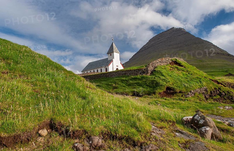 Church in front of a mountain backdrop, Malinsfjall mountain, Vidareidi, Vidoy island, Viðareiði, Viðoy island, Faroe Islands, Denmark, Europe