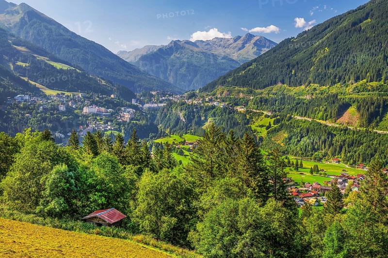 Panorama of valley and village with Radhausberg 2613m from the Gasteiner Höhenweg, Bad Gastein, Gasteiner Tal, Hohe Tauern, Pongau, Land Salzburg, Austria, Europe