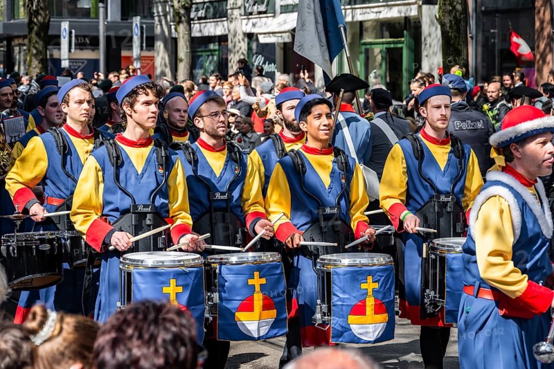 Zunft zu Wiedikon, parade of historically costumed guild members, Sechseläuten or Sächsilüüte, Zurich Spring Festival, Zurich, Switzerland, Europe