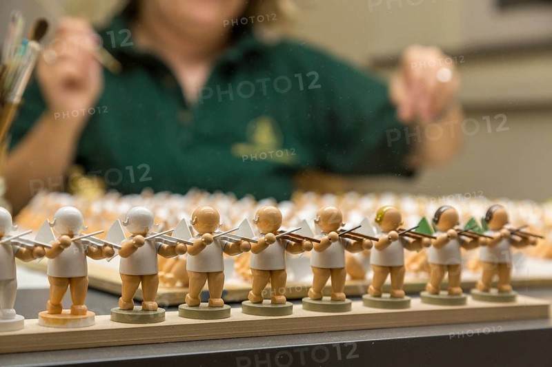 Work steps when painting the angel figurines in the Wendt & Kühn world in Grünhainichen, Erzgebirge, Saxony, Germany, Europe