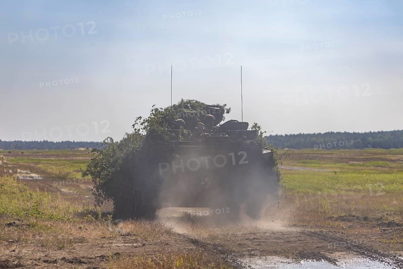 The Oberlausitz military training area opened its Tor tor to thousands of visitors for the Open Day at the Oberlausitz military training area to give them an insight behind the scenes of the Bundeswehr in Saxony. The soldiers presented a wide range of large and small equipment and gave an impressive demonstration of what they are capable of. Dynamic demonstration by the armoured infantry with the Marder infantry fighting vehicle, open day at the Oberlausitz military training area, Weißkeißel, Saxony, Germany, Europe