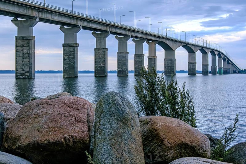Atmospheric view of the Öland Bridge (Ölandsbron) in the evening light, which connects the mainland with the island of Öland across the Kalmarsund, Kalmar, Kalmar län, Sweden, Scandinavia, Northern Europe, Europe