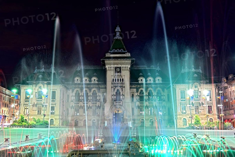 Craiova, Krajowa, Kragau, prefecture and fountain in the city centre, Little Wallachia, Romania, Europe