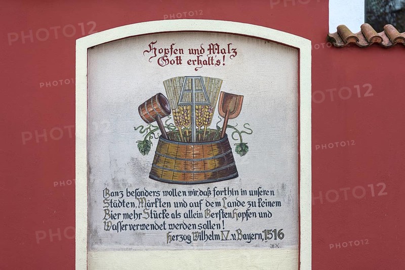 Illustration of the Purity Law on a wall of a brewery, Sulzbach-Rosenberg, Upper Palatinate, Bavaria, Germany, Europe