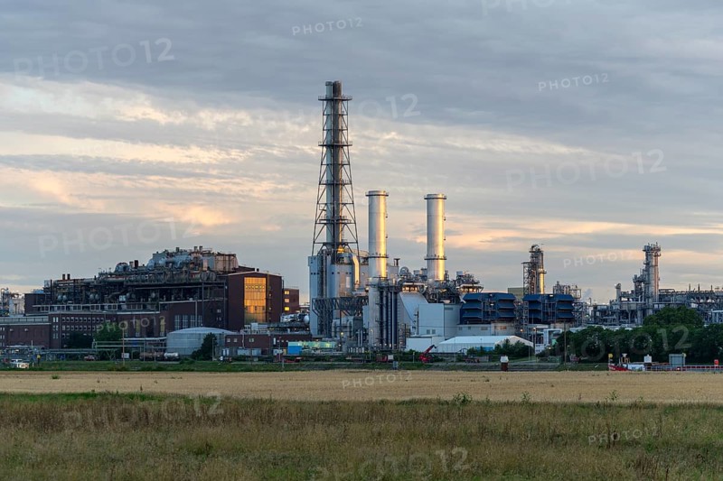 BASF, Lugwigshafen am Rhein, industrial area, dusk, fields, Mannheim, Baden-Württemberg, Germany, Europe