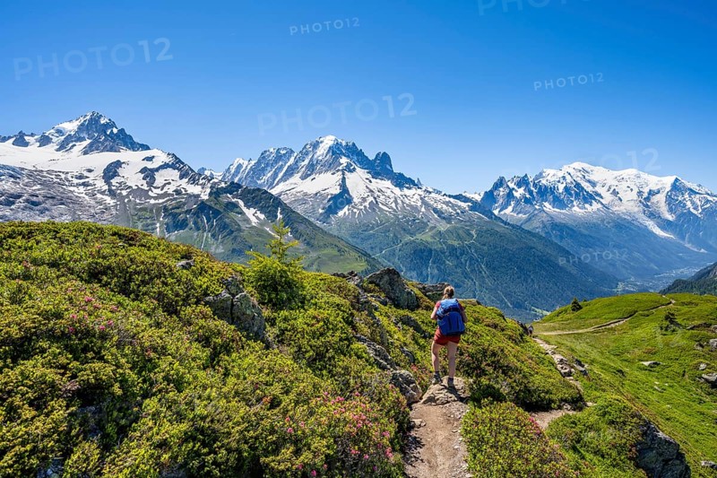 Mountaineer on hiking trail, mountain panorama with glaciated mountain peaks, Aiguille Verte with Aiguille du Midi and Mont Blanc, hike to Aiguillette des Posettes, Chamonix, Haute-Savoie, France, Europe