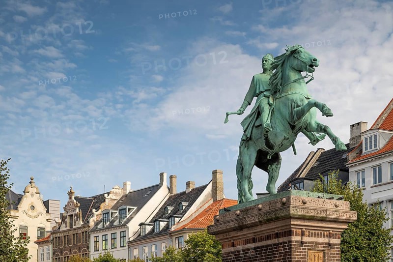 Monument, bronze sculpture, equestrian statue of Absalon of Lund, Bishop of Roskilde, by Vilhelm Bissen, Højbro Plads, Copenhagen, Denmark, Europe