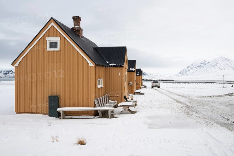 Ochre-coloured houses, research settlement, scientific settlement, winter landscape, Ny-Ålesund, Kongsfjord, Svalbard Island, Svalbard archipelago, Svalbard and Jan Mayen, Norway, Europe