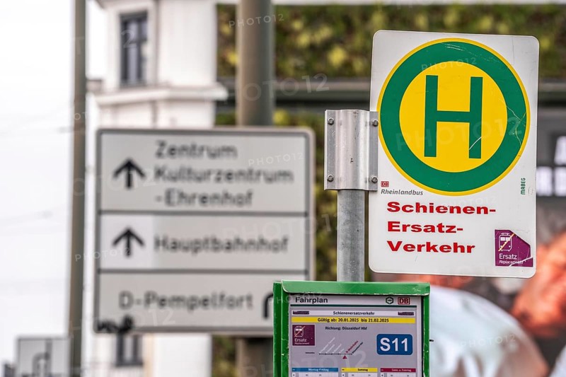 Rail replacement service by buses during conversion and refurbishment of Düsseldorf-Wehrhahn S-Bahn station, extensive work on platforms, tracks, station building, sometimes considerable temporary restrictions for passengers, North Rhine-Westphalia, Germany, Europe