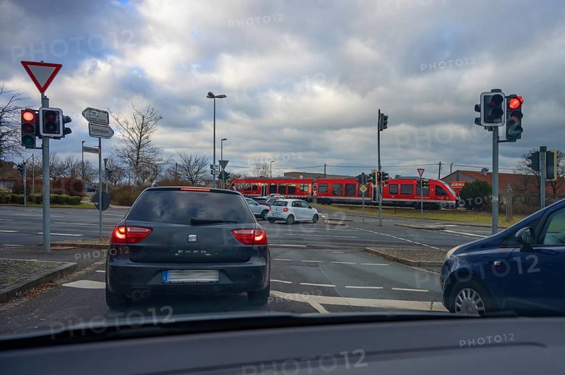 Traffic jam in front of a level crossing with barriers, Eckental, Middle Franconia, Bavaria, Germany, Europe