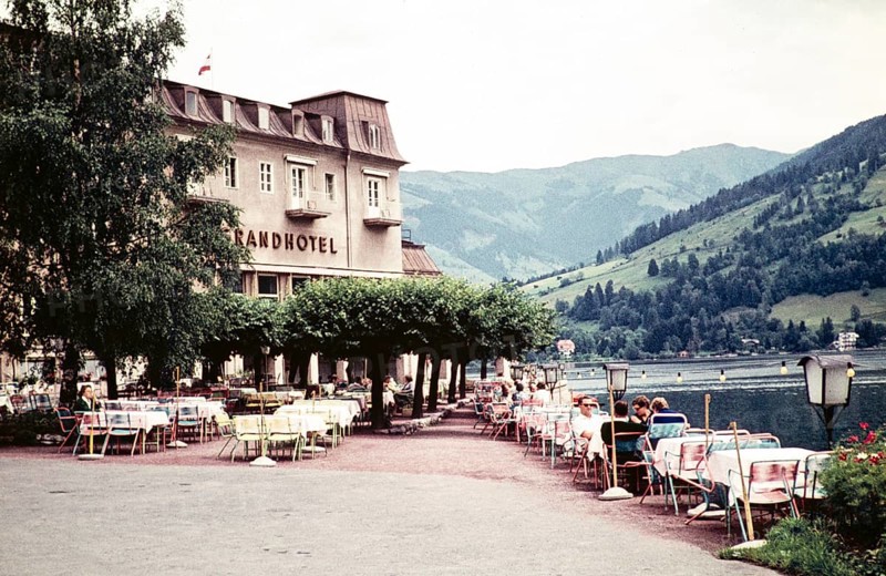 People sitting at tables on the terrace of the Seecafé, Grand Hotel, Zell am See, Austria, Europe 1960, Europe