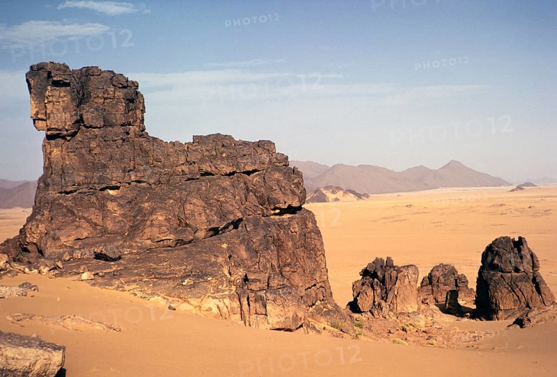 Edge of the sandstone escarpment, Sahara desert landscape, Tassili N'Ajjer National Park, near Djanet, Algeria, north Africa 1973, Africa