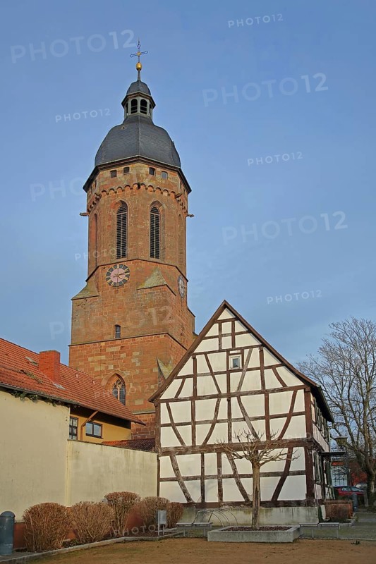 Late Gothic St George's Church and half-timbered house, landmark, Kandel, Bienwald, Rhineland-Palatinate, Germany, Europe