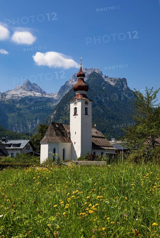 Parish church Lofer with Loferer Steinberge, Saalachtal, Pinzgau, Land Salzburg, Austria, Europe