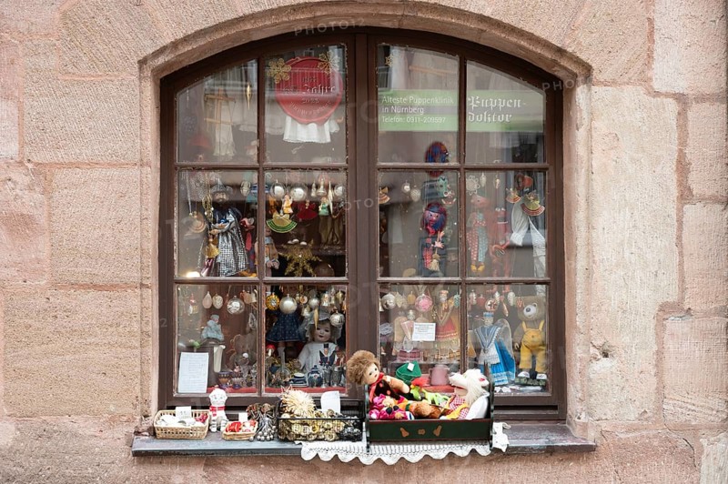 Shop window of a doll shop in the historic city centre, Nuremberg, Middle Franconia, Bavaria, Germany, Europe