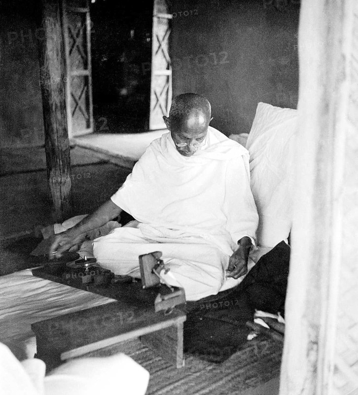 Mahatma Gandhi at the wheel at Sevagram Ashram, wardha, Maharashtra, India, 1939 - MODEL RELEASE NOT AVAILABLE, Asia