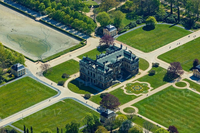 Large garden with palace. The palace pond is currently being renovated