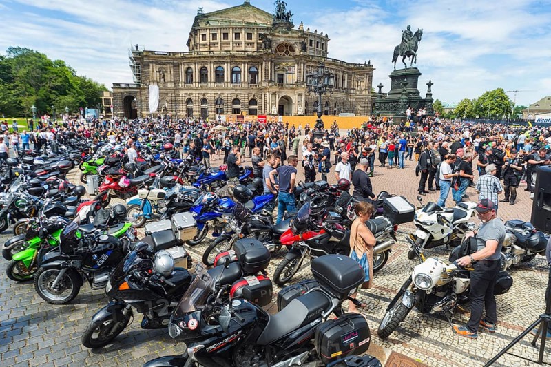 More than 5, 000 motorcyclists from Central Germany at protest against driving bans on Theaterplatz in Dresden