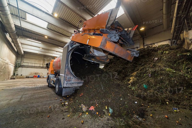 A disposal vehicle from the company Becker Umwelttechnik, delivers the contents of organic waste bins at the MVV biogas plant in Dresden to