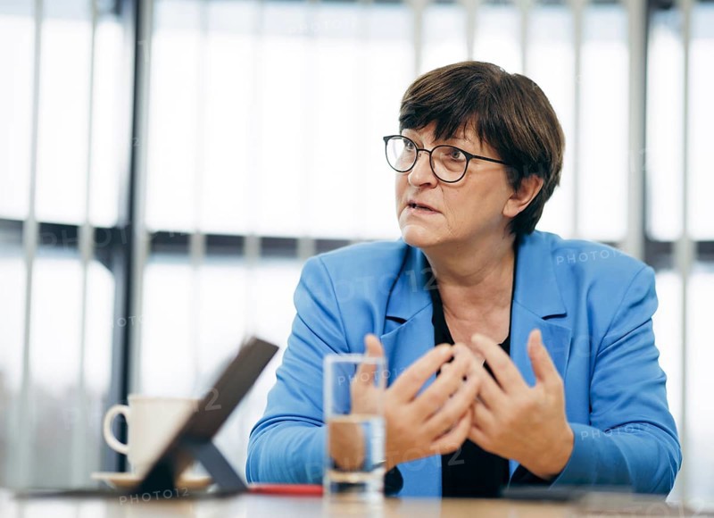 Saskia Esken, Bundesvorsitzende der SPD, aufgenommen im Rahmen eines Interview mit dem RND in Berlin, 05.12.2023