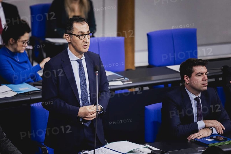 Cem Oezdemir (Buendnis 90 Die Gruenen), Bundesminister fuer Landwirtschaft und Ernaehrung, aufgenommen im Rahmen einer Regierungsbefragung im Deutschen Bundestag in Berlin, 13.12.2023