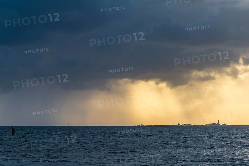 North Sea island of Pellworm in the evening light, seen from the peninsula of Nordstrand, backlight, North Frisia, Schleswig-Holstein, Germany, Europe