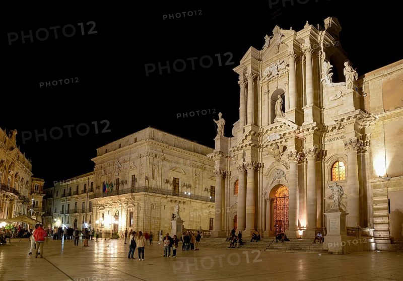 Cathedral of Syracuse, night shot, Province of Syracuse, Sicily, Italy, Europe