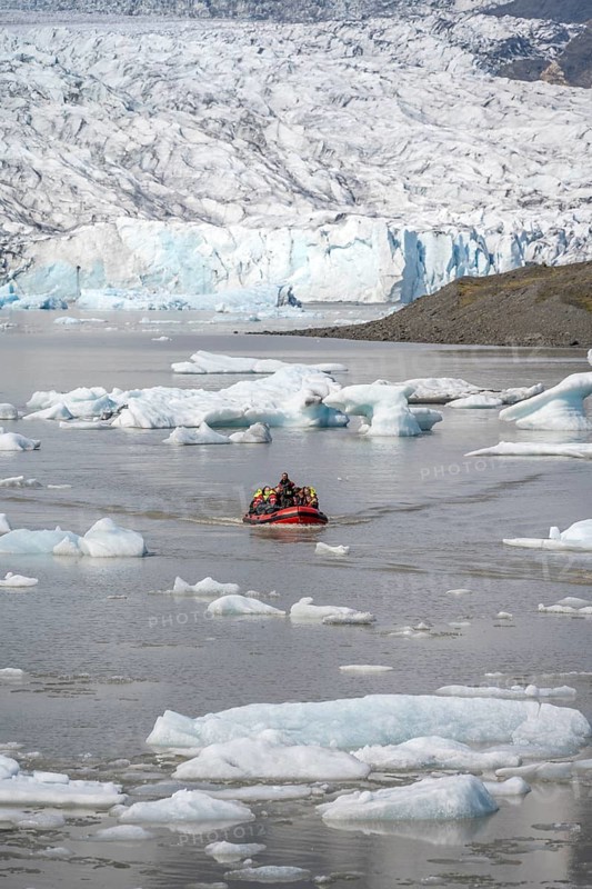 Boats with tourists in the glacier lagoon, ice lagoon Fjallsárlón, ice floes in front of glacier Fjallsjökull, Vatnajökull, Hornafjörður, Iceland, Europe