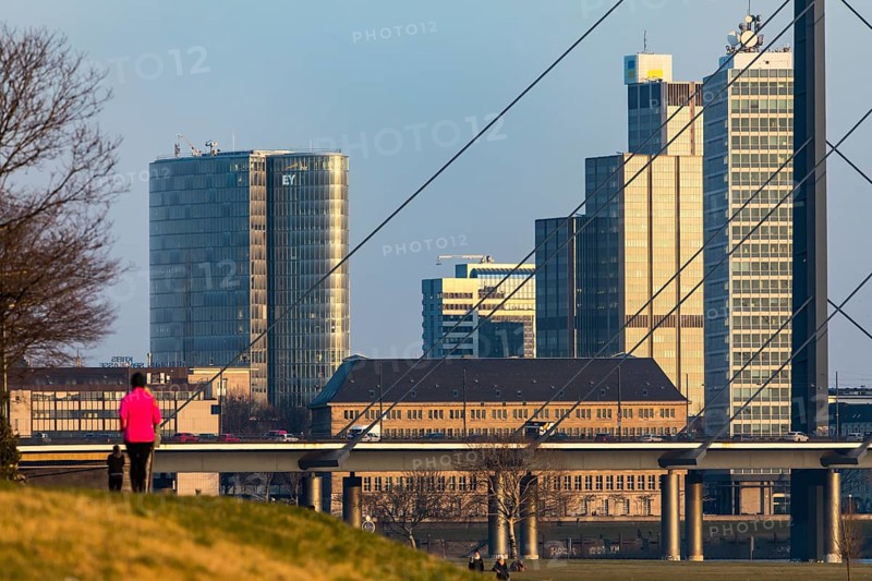Düsseldorf, skyline of the city centre, skyscrapers, Rheinkniebrücke, Rhine