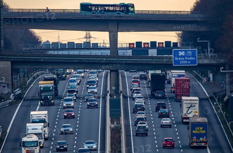 Motorway A3 between Düsseldorf and Leverkusen, near Erkrath, rush hour, heavy traffic