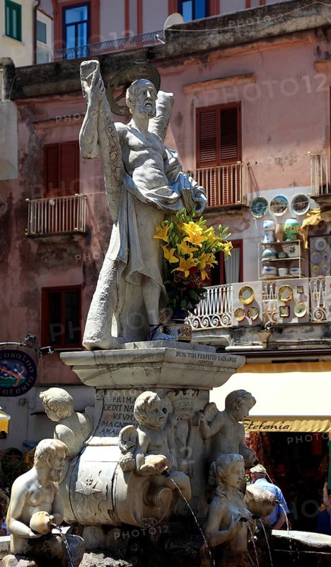 Fountain at the Cathedral Square in Amalfi, Campania, Italy, Europe