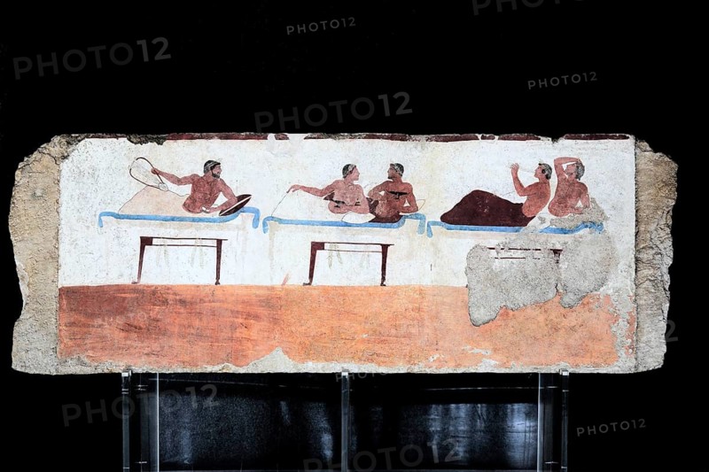 Tomba del Tuffatore, Tomb of the Diver, 480 BC Interior painting of the long side with a scene of a funeral feast, with singer, flute player and a leir player