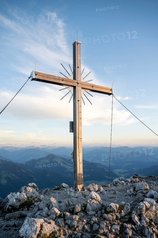 Summit cross of the Scheffauer, Kaisergebirge, Wilder Kaiser, Kitzbühel Alps, Tyrol, Austria, Europe