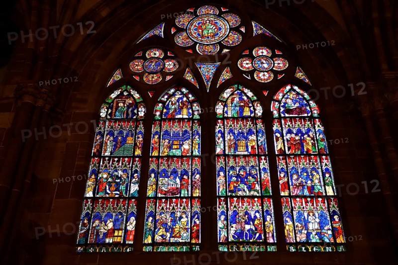 Stained glass windows in the Cathédrale Notre Dame de Strasbourg, Strasbourg Cathedral, Unesco World Heritage Site, Strasbourg, Département Bas-Rhin, Alsace, France, Europe