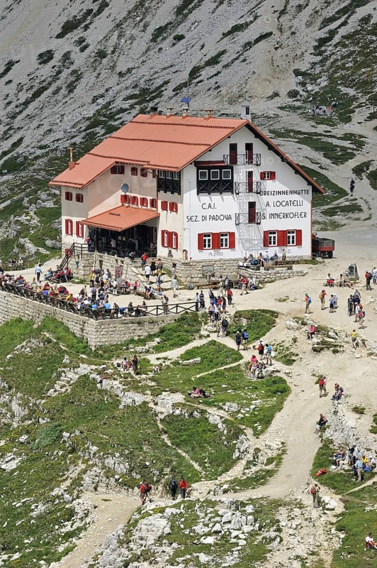 The mountain refuge Dreizinnenhütte, Rifugio Antonio Locatelli near the Drei Zinnen, Tre Cime di Lavaredo in the Dolomites, Italy, Europe