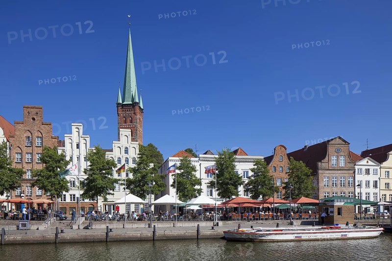 View over the Lübecker St. Petri Church, Petrikirche along the river Obertrave at Lübeck, Schleswig-Holstein, Germany, Europe