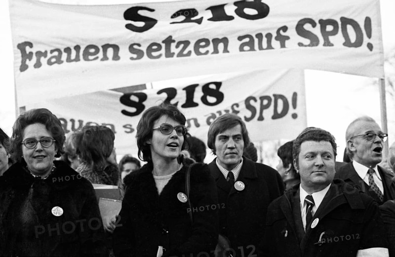 The woman's protests of the SPD, DGB and DKP against the abortion paragraph 218 on 26.2.1975 in Bonn, Germany, Europe