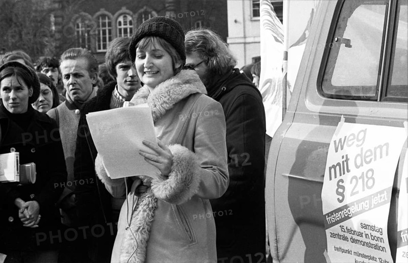 Several hundred woman and a few men turned out in Bonn on 15.2.1975 against § 218 and for a deadline solution with actions on Muensterplatz, discussions and a demonstration in Bonn..On Muensterplatz with Erika Runge, Germany, Europe