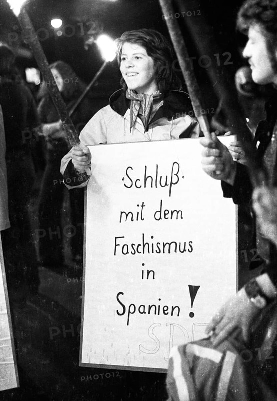 The Franco dictatorship's persecution of Spanish democrats prompted workers and youth in Gelsenkirchen to protest and stage a 2-minute strike against Franco's regime in Gelsenkirchen, Germany, on 2 October 1975, Europe