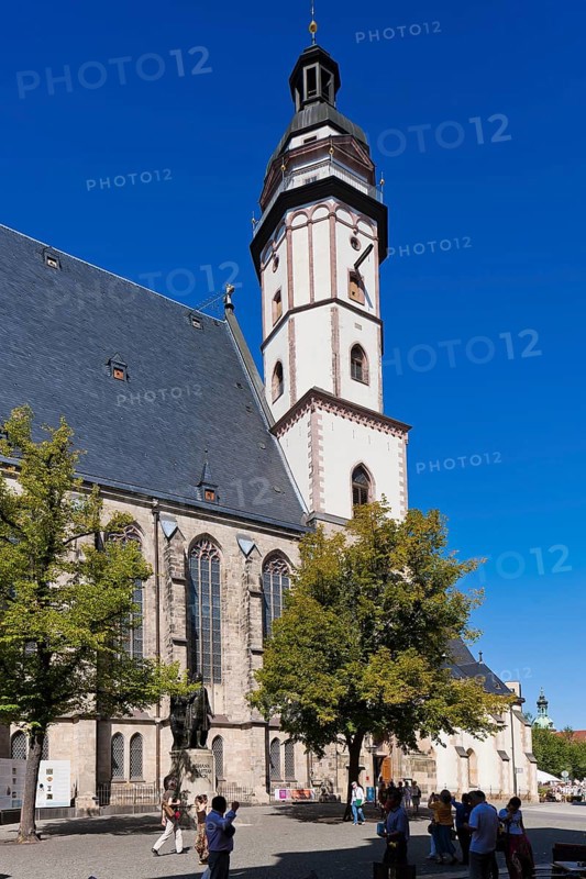 Leipzig New Bach Monument The New Bach Monument in Leipzig is located in St Thomas' Churchyard to the south of St Thomas' Church, replacing the Leibniz Monument which stood there from 1883 to 1906. It is one of the city's sights