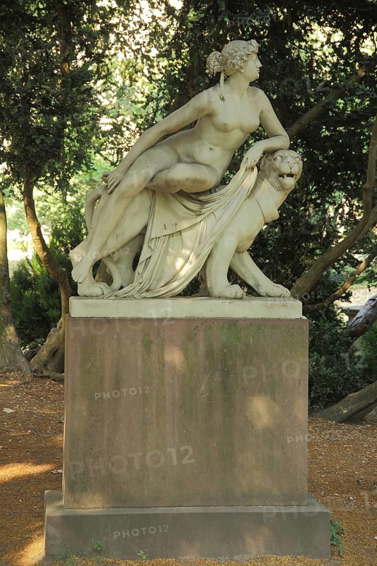 Sculpture Ariadne on the Panther Greek mythology at the Liebieghaus, Museumsufer, Schaumainkai, Sachsenhausen, Main, Frankfurt, Hesse, Germany, Europe
