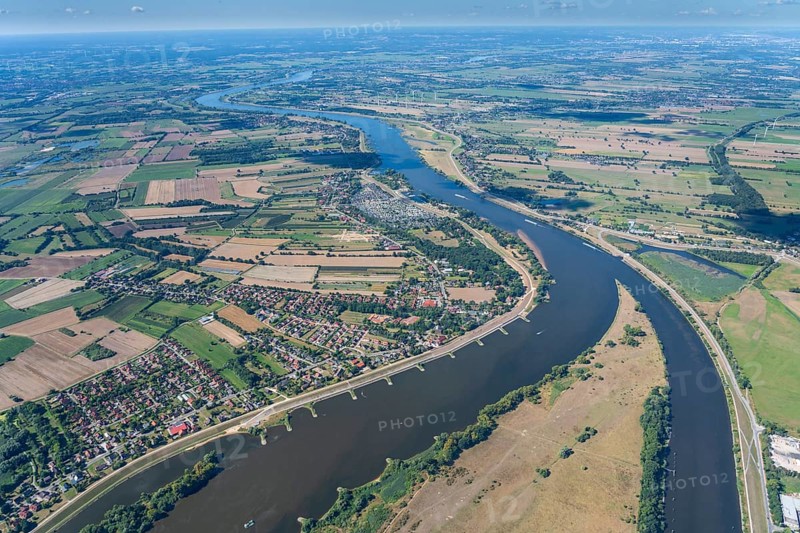 Aerial view of the Elbe near Geesthacht, confluence of lock canal and the Elbe, river, dyke, traffic route, water, Tiede, horizon, Schleswig-Holstein, Lower Saxony, Hamburg, Germany, Europe