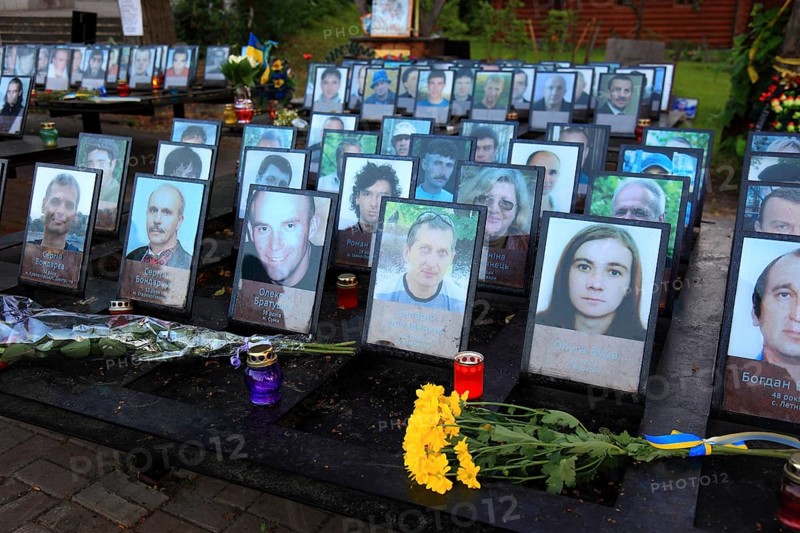 Commemorating the dead from the bloodiest Maidan demonstration in February 2014, pictures of the victims, Kiev, Ukraine, Europe
